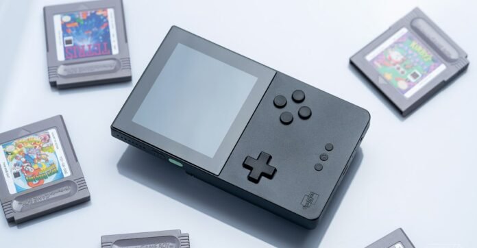 عودة توفر جهاز Analogue Pocket مع تعديل بسيط في السعر
