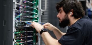 هجمات طائرات بدون طيار تستهدف مراكز بيانات AWS في الشرق الأوسط وتقطع الكهرباء بسبب مخاطر الحريق هجمات طائرات بدون طيار تستهدف مراكز بيانات AWS في الشرق الأوسط وتقطع الكهرباء بسبب مخاطر الحريق