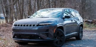 Jeep تستدعي أكثر من 11,000 وحدة من Wagoneer S EV بسبب مشكلة في باب الصندوق الخلفي
