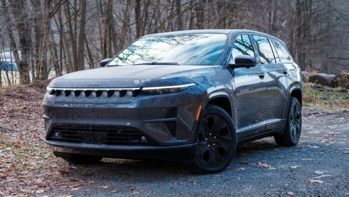 Jeep تستدعي أكثر من 11,000 وحدة من Wagoneer S EV بسبب مشكلة في باب الصندوق الخلفي
