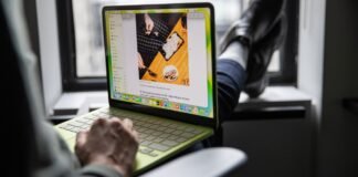 أفضل تسع طرق لحماية وتخصيص وإكسسوار MacBook Neo بأسلوب هندسي وتعليمي

