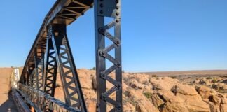 جسر Chevelon Creek في Winslow بولاية Arizona: معلم هندسي بارز وأيقونة محلية
