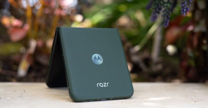 هواتف Moto Razr وRazr Plus تواجهان تقلصًا واضحًا في المواصفات التقنية
