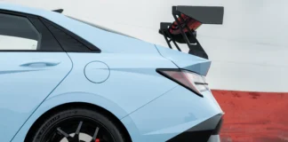 السيارة الرياضية الجديدة من Korea تقدم أداءً وقيمة يطمح إليها عشاق القيادة
