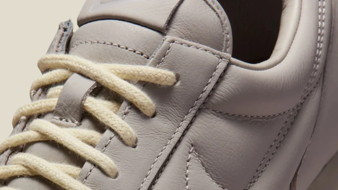 وصول نسخة Nike المعاد تصميمها من الكلاسيكية الكلاسيكية إلى السوق الأمريكية
