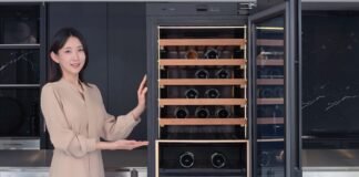 Samsung تطوّر ثلاجة مشروبات مزودة بكاميرا AI لرعاية النبيذ الفاخر
