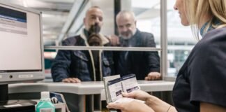 وكلاء الحدود في Hong Kong يطالبون بكلمات مرور الأجهزة ويطبقون عقوبات السجن بما يشمل المواطنين الأمريكيين وكلاء الحدود في Hong Kong يطالبون بكلمات مرور الأجهزة ويطبقون عقوبات السجن بما يشمل المواطنين الأمريكيين