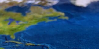 علماء ينحتون صورة Einstein على بلورة باستخدام الضوء فقط
