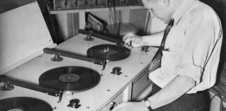 تكريم Gus Gaynor: مساهم IEEE متفاني في أنظمة الطاقة الكهربائية تكريم Gus Gaynor: مساهم IEEE متفاني في أنظمة الطاقة الكهربائية