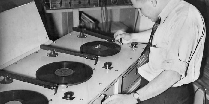 تكريم Gus Gaynor: مساهم IEEE متفاني في أنظمة الطاقة الكهربائية
