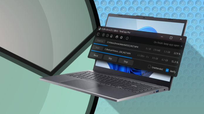 4 أسباب تقنية لاستخدام تطبيق عمره 19 سنة لنسخ وتحريك الملفات في Windows
